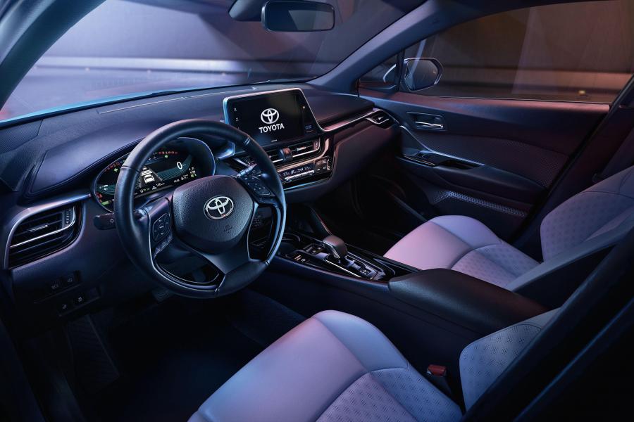 Торпедо Toyota Izoa EV 2020 года  (фото 6 из 8)